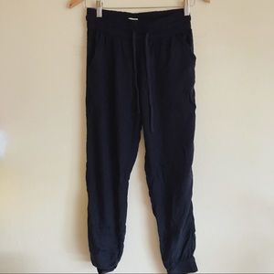 Aritzia relax pants XS